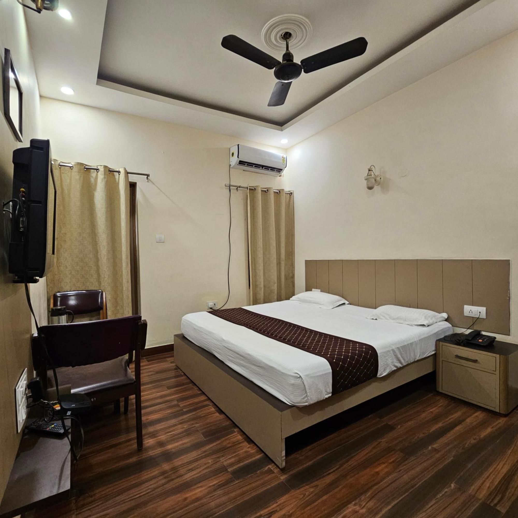 Hotel Padmini International- Sigra 3* Kakarmatha