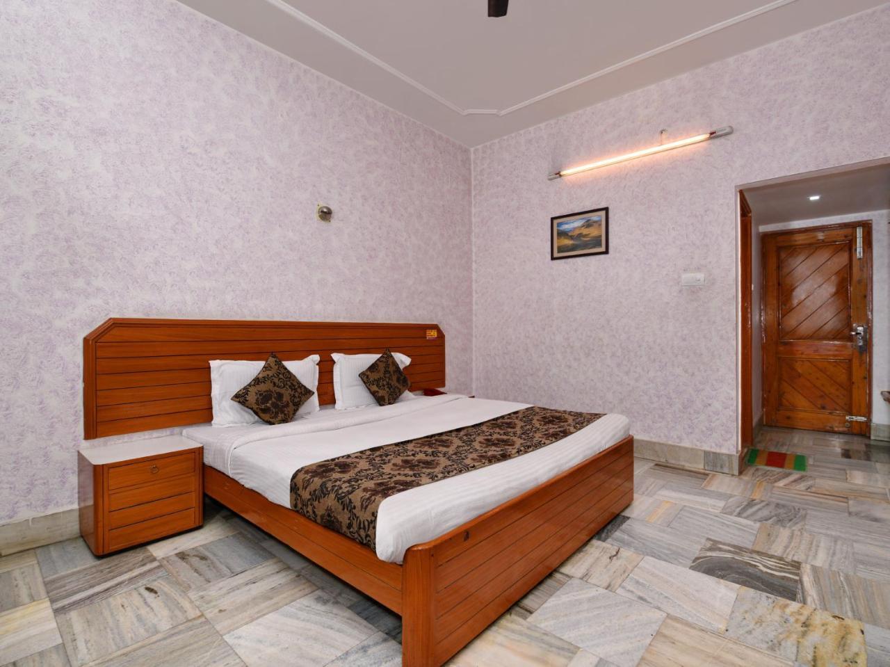 Hotel Padmini International- Sigra 3* Kakarmatha